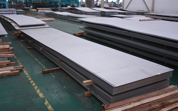 Bộ Công Thương điều tra thép hợp kim hoặc không hợp kim được cán phẳng, được sơn từ Hàn Quốc và Trung Quốc. Ảnh minh hoạ 