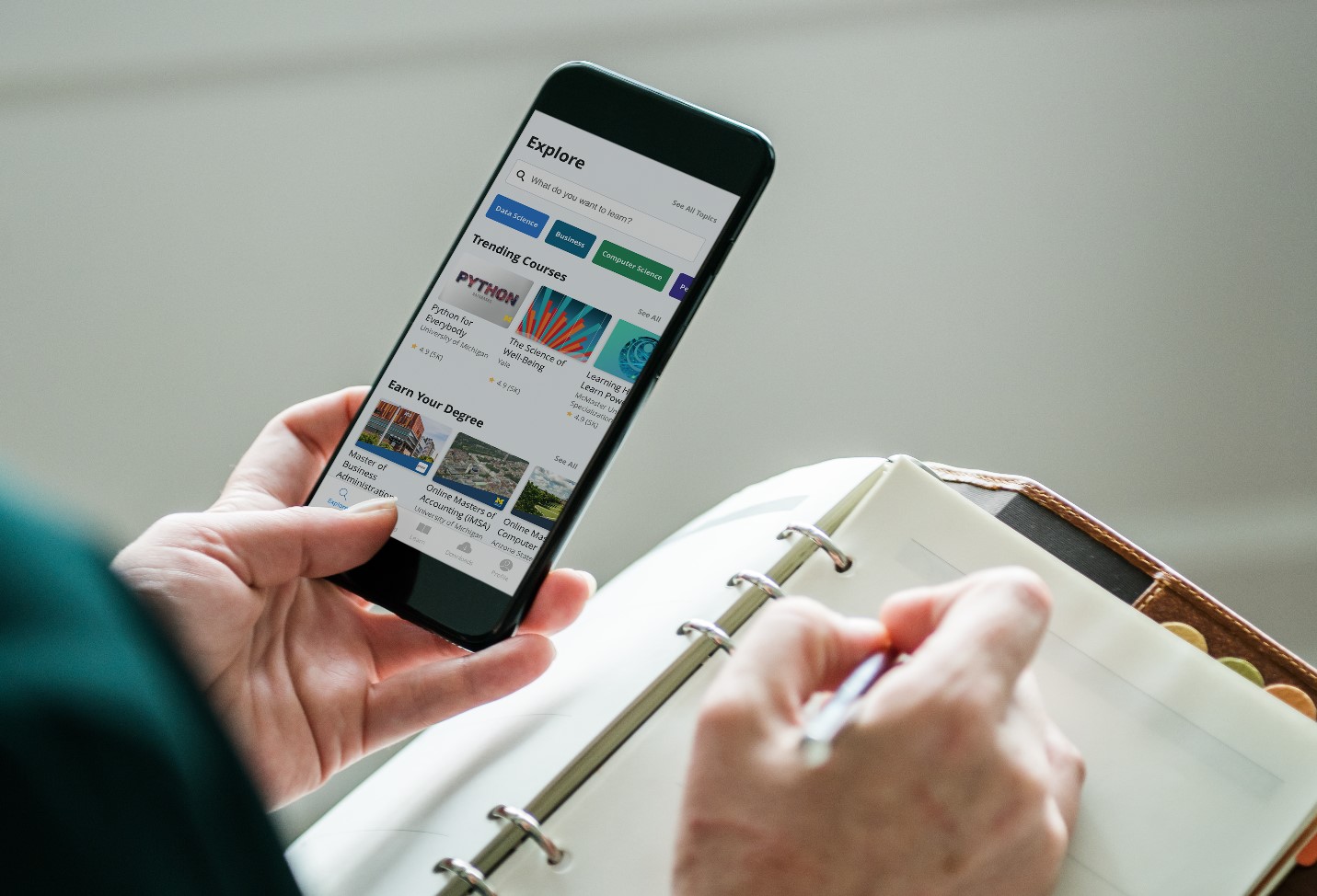 Các khóa học trực tuyến được nhiều người dùng đăng ký học 