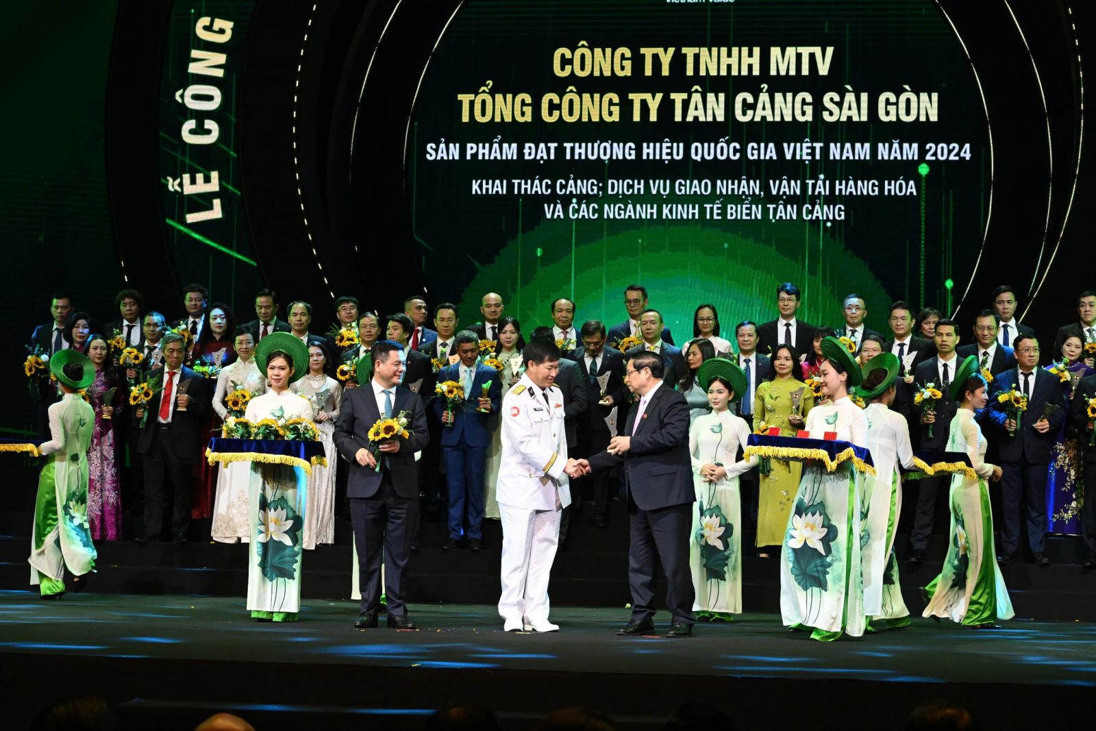 Lễ công bố sản phẩm đạt Thương hiệu quốc gia Việt Nam lần thứ 9. Ảnh: BCT 