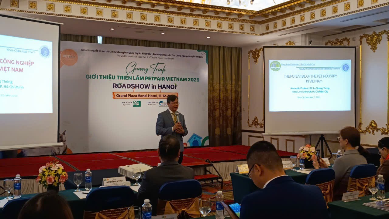 ông Lê Quang Thông, Chủ tịch Chi Hội Thú y Thú nhỏ Việt Nam chia sẻ thông tin với báo chí về Petfair Vietnam 2025