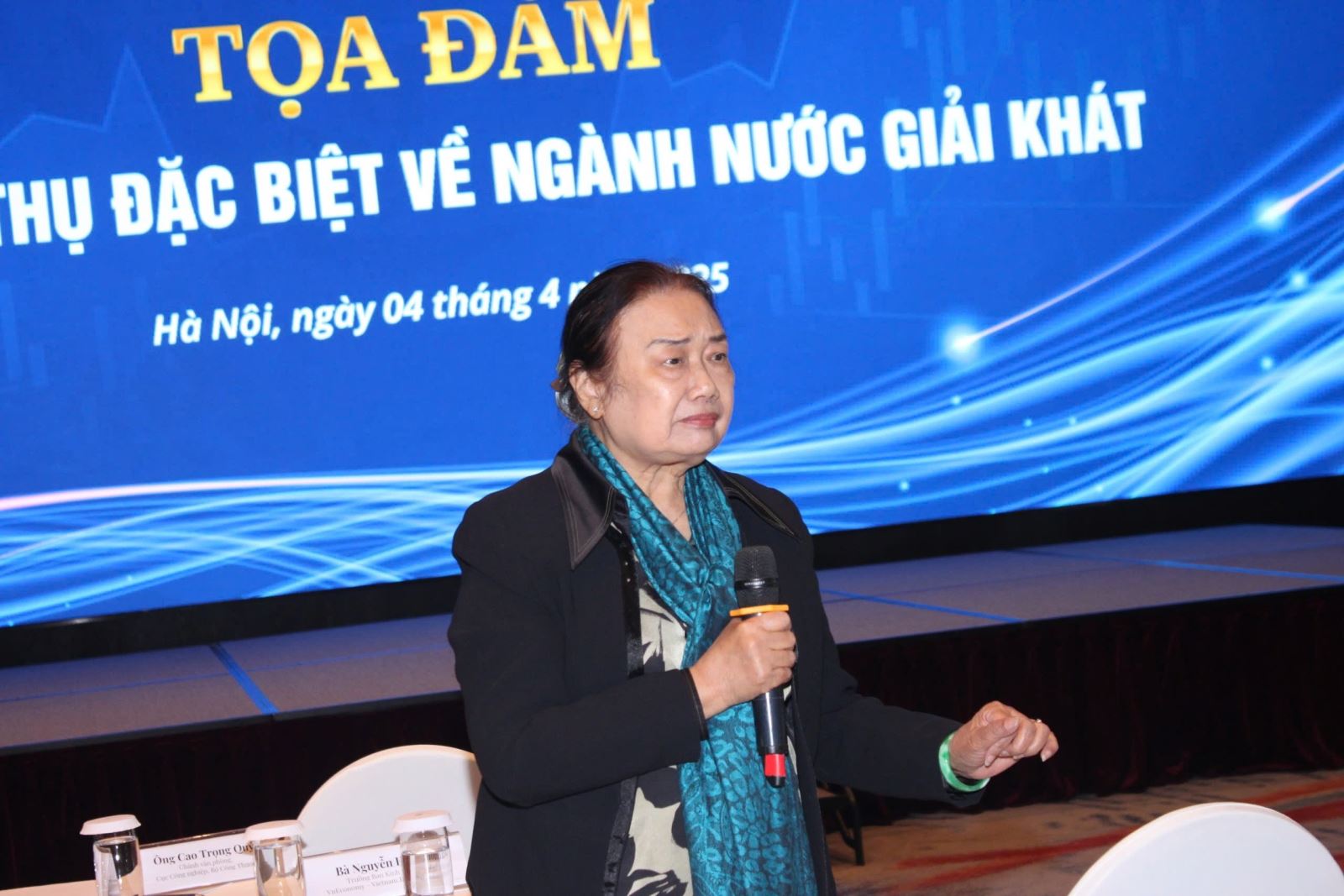 Bà Nguyễn Thị Cúc, Chủ tịch Hội Tư vấn Thuế Việt Nam chia sẻ tại tọa đàm