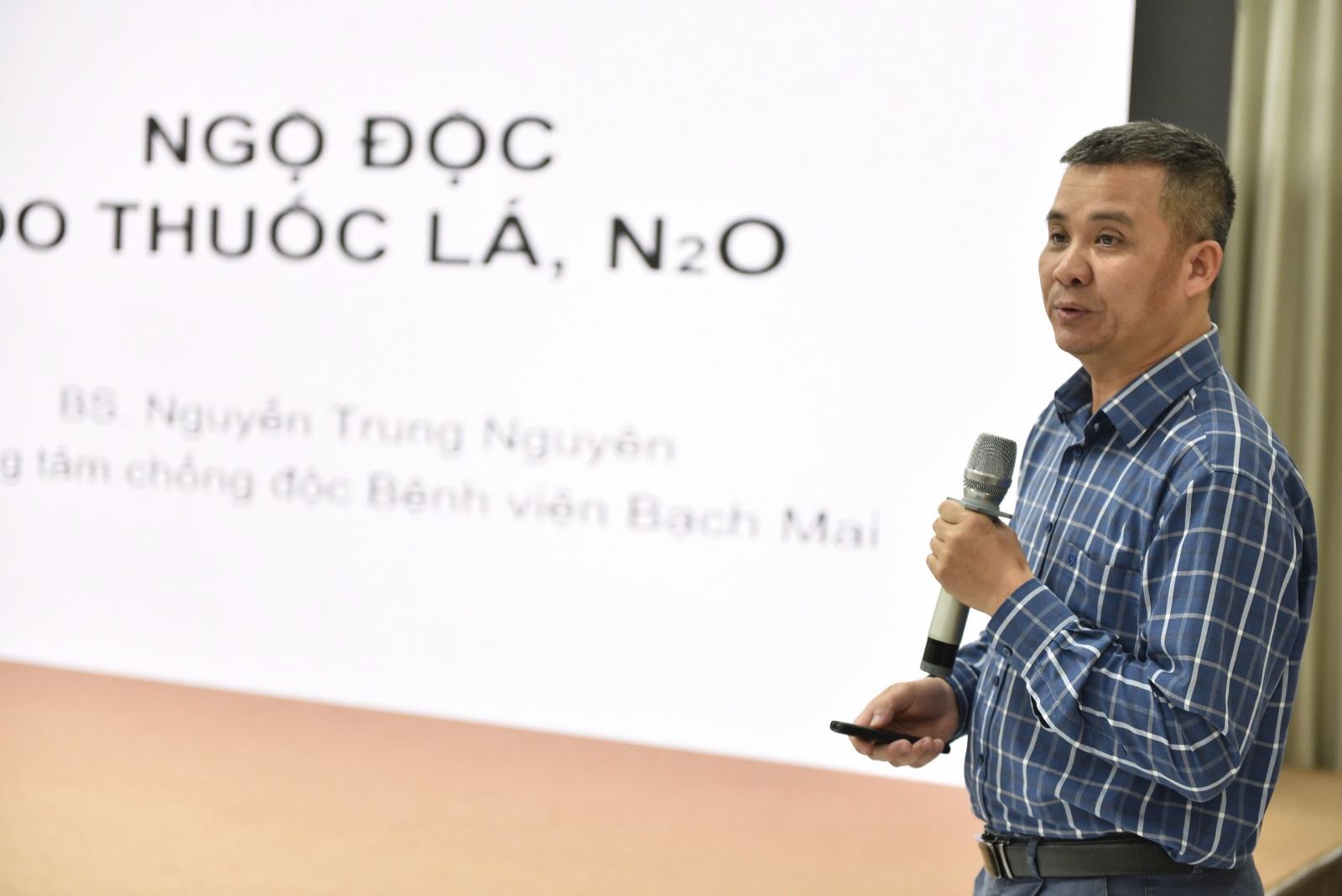 TS. Nguyễn Trung Nguyên, Giám đốc Trung tâm Chống độc (Bệnh viện Bạch Mai) kiến nghị cấm lưu hành TLĐT, TLNN và các loại thuốc lá mới khác