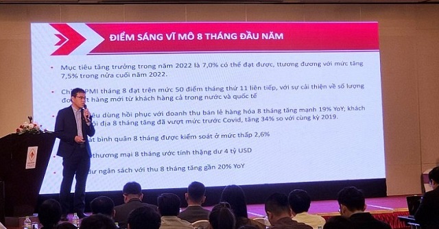 ông Đào Minh Châu – Phó Giám đốc Phân tích cổ phiếu Trung tâm Phân tích và tư vấn đầu tư SSI chia sẻ tại tọa đàm