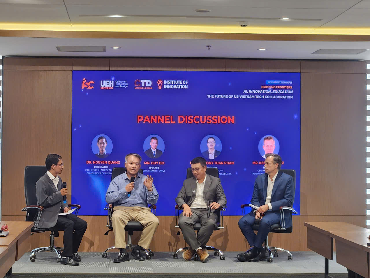 Tọa đàm cũng là dịp đặc biệt để các chuyên gia công nghệ, nhà đầu tư và học giả từ Hoa Kỳ và Việt Nam cùng nhìn lại những bước phát triển nổi bật trong lĩnh vực Trí tuệ nhân tạo