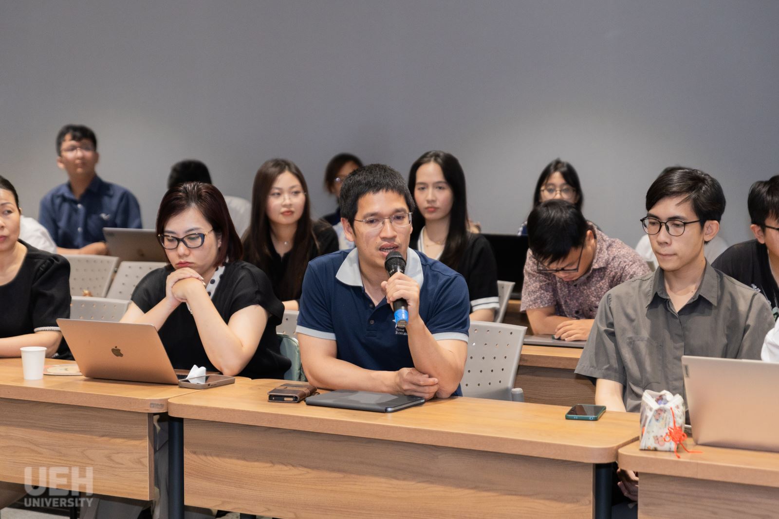 Không chỉ là diễn đàn trao đổi học thuật, buổi tọa đàm còn tạo điều kiện để người tham dự – đặc biệt là các nhà sáng lập startup, giảng viên và sinh viên – mở rộng mạng lưới kết nối với chuyên gia đầu ngành, tìm kiếm cơ hội hợp tác