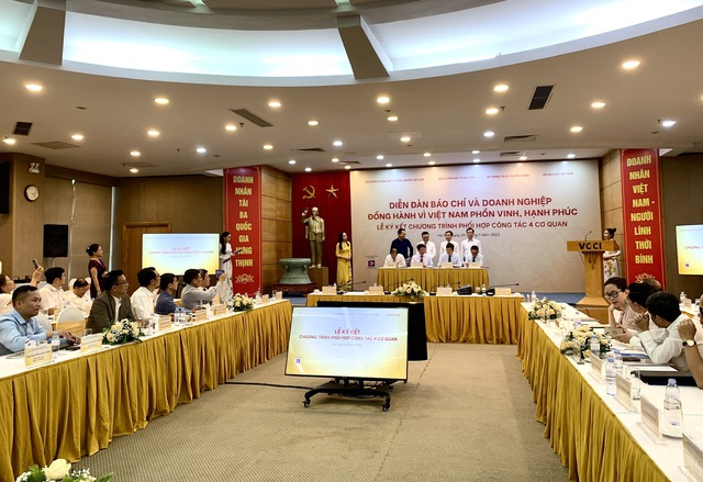 Diễn đàn Báo chí và doanh nghiệp đồng hành vì Việt Nam phồn vinh, hạnh phúc - Ảnh: VGP/HT