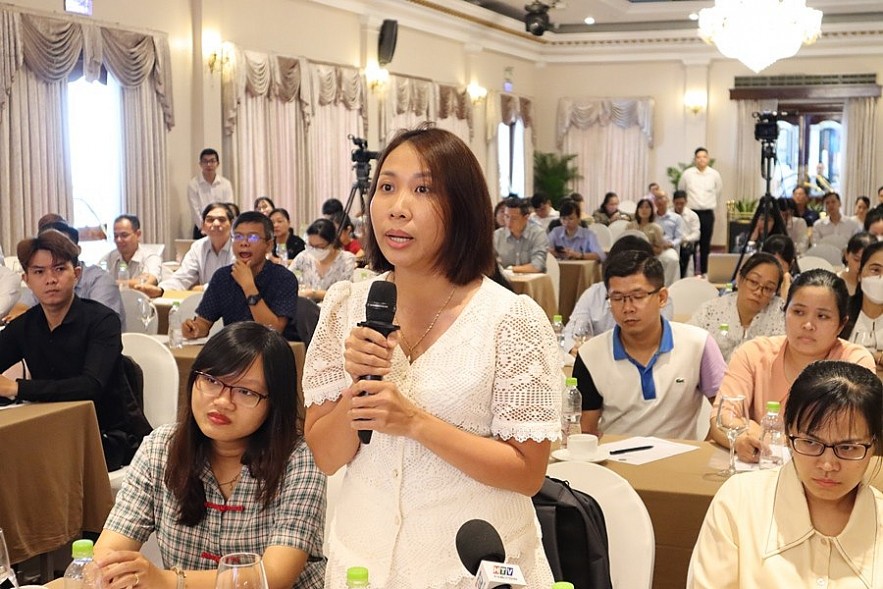 Đại diện một doanh nghiệp nêu vướng mắc về thủ tục kiểm tra chuyên ngành hàng hóa xuất nhập khẩu.