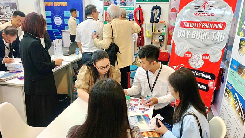 Triển lãm thu hút đông đảo người tham gia