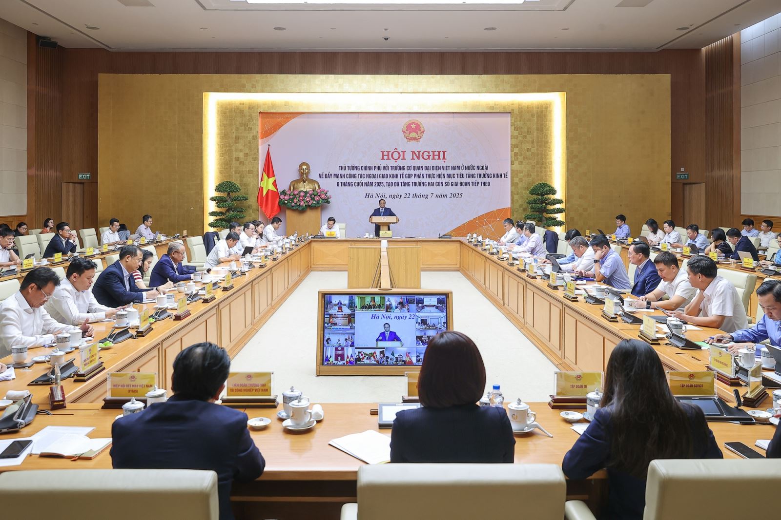 công tác ngoại giao kinh tế đã được Bộ Ngoại giao và các bộ, ngành, địa phương, doanh nghiệp triển khai với tinh thần quyết liệt, chủ động, cụ thể, thực chất, mở ra nhiều hướng đi mới, đạt nhiều kết quả quan trọng.