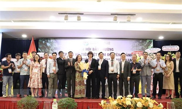 Ban chấp hành Hiệp hội Hồ tiêu và cây gia vị Việt Nam (nhiệm kỳ 2021-2025) ra mắt Đại hội. (Ảnh: Xuân Anh/TTXVN)