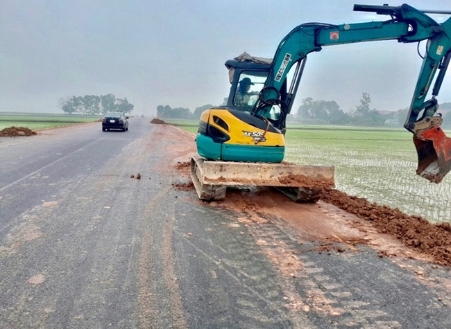 Tuyến đường kết nối cầu vượt sông Cầu, nối Hà Nội với Bắc Giang đang được gấp rút hoàn thành các hạng mục dang dở. Ảnh minh họa