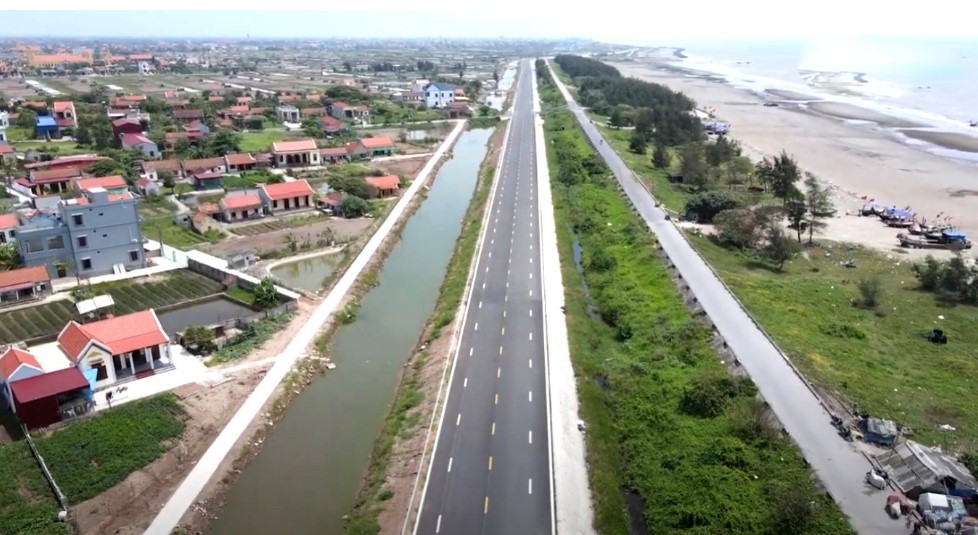 Tuyến đường ven biển tạo động lực cho kinh tế biển Nam Định 