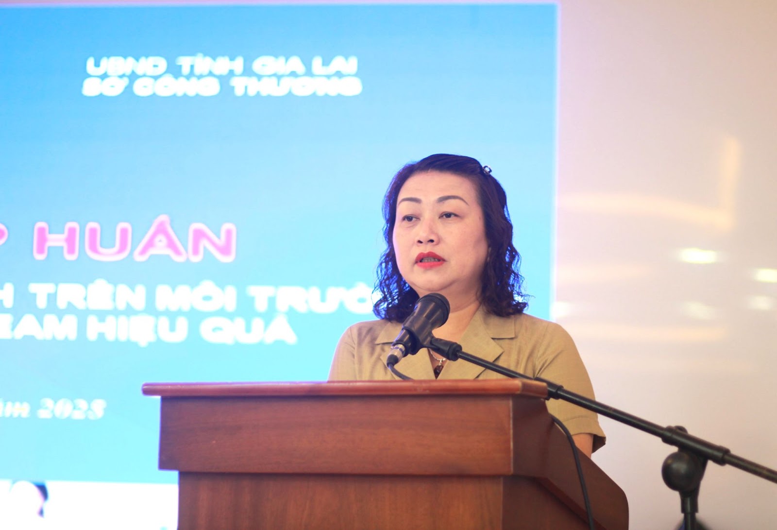 Bà Đào Thị Thu Nguyệt – Phó Giám đốc Sở Công Thương tỉnh Gia Lai – đánh giá cao sự phối hợp của eComDX trong tổ chức chương trình tập huấn lần này