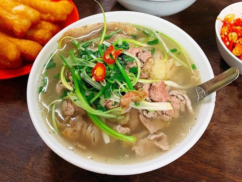 Phở Hà Nội là món đặc sản không chỉ hấp dẫn thực khách trong nước mà còn được du khách quốc tế cực kỳ yêu thích (ảnh minh họa)
