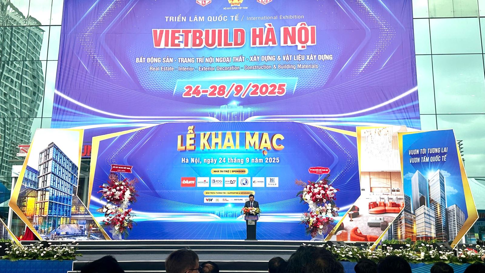 Bộ trưởng Bộ Xây dựng Trần Hồng Minh phát biểu tại triển lãm