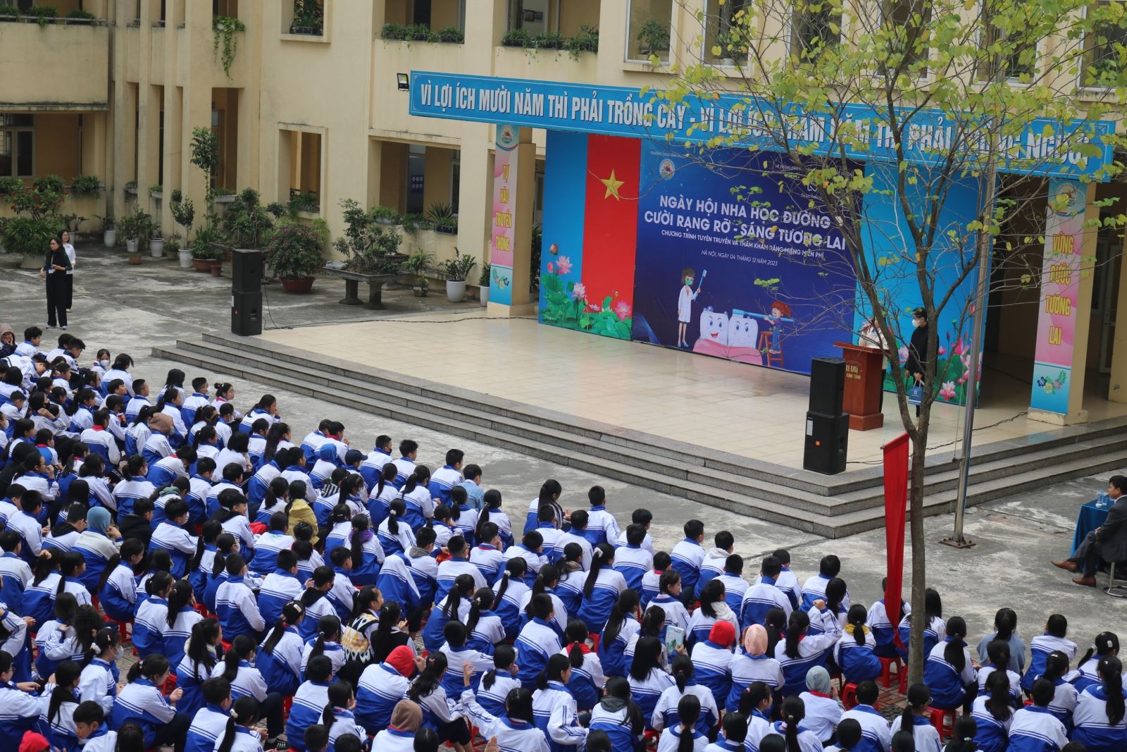 Ngày hội nha khoa học đường: “Cười rạng rỡ-sáng tương lai tại trường THCS Vĩnh Ngọc