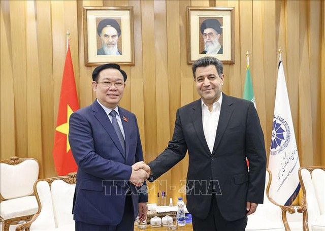 Chủ tịch Quốc hội Vương Đình Huệ tiếp Chủ tịch Phòng Thương mại, Công nghiệp, Mỏ và Nông nghiệp Iran, ông Hossein Selahvarzi