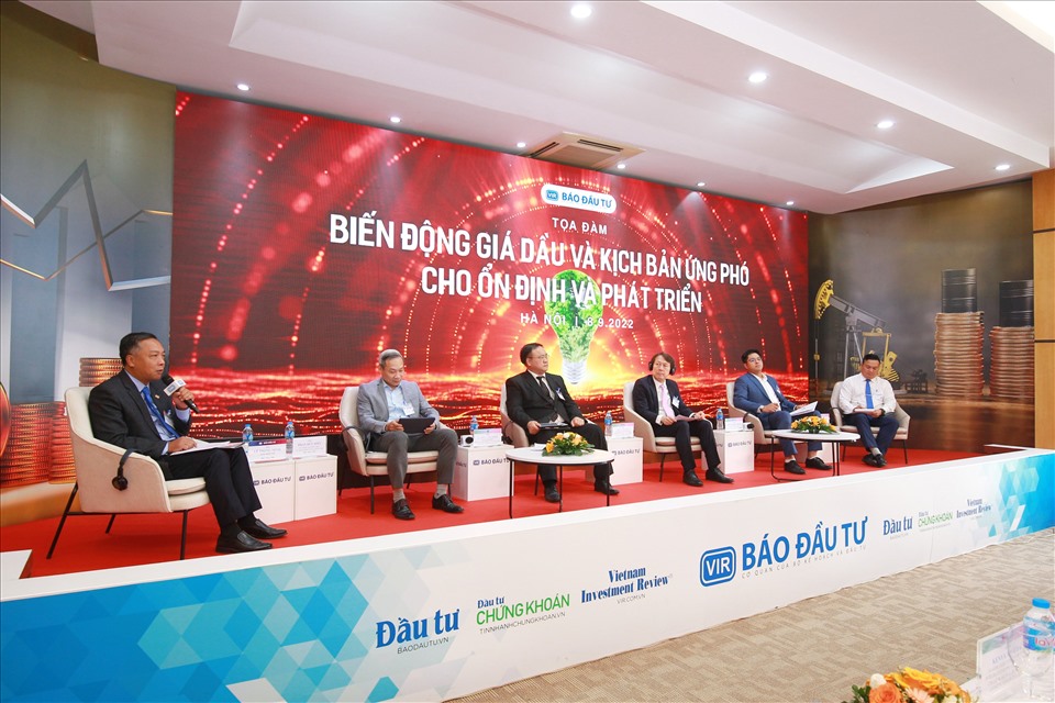 Tọa đàm “Biến động giá dầu và kịch bản ứng phó cho ổn định và phát triển” do Báo Đầu tư tổ chức. 
