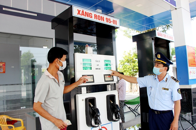 Tăng cường kiểm tra, xử lý vi phạm trong kinh doanh xăng dầu dịp trong và sau Tết Nguyên đán. Ảnh: CTTĐT Thủ đô