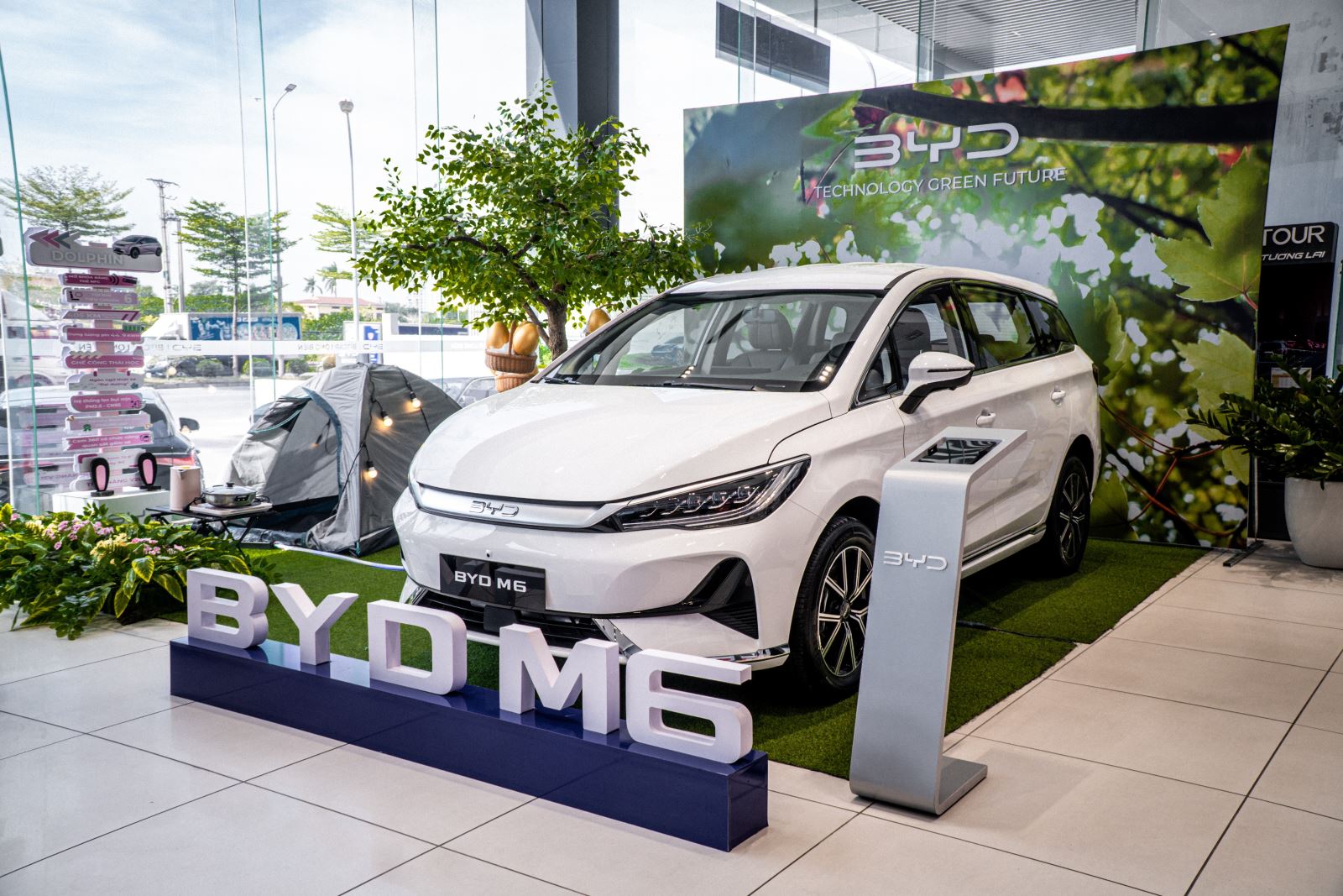 Mẫu xe BYD M6 mới ra mắt tại BYD Bitcar Long Biên