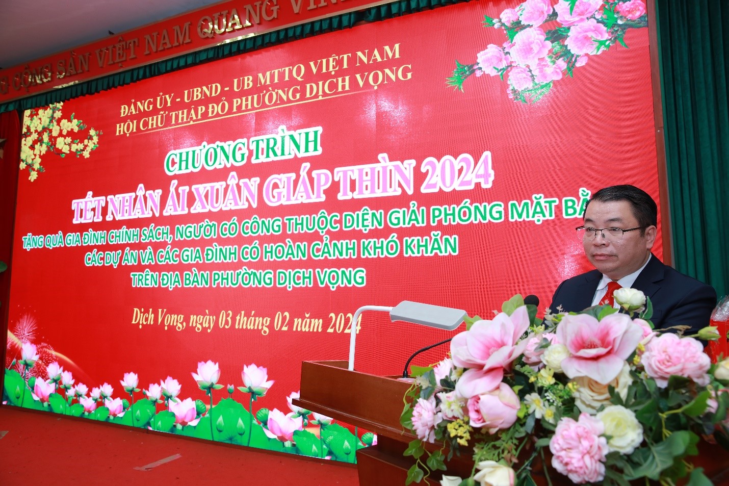 Đ/c Nguyễn Việt Trung – Phó Bí thư Đảng ủy, Chủ tịch UBND phường Dịch Vọng phát biếu tại hội nghị