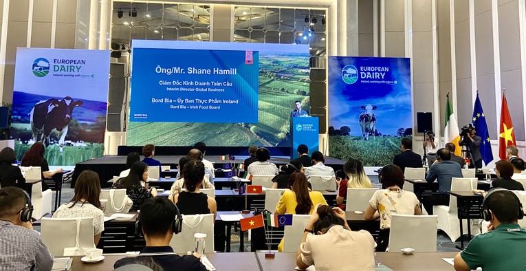 Toàn cảnh sự kiện.