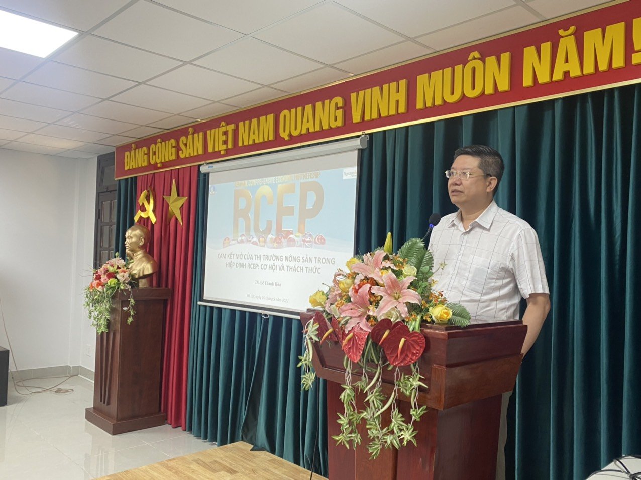 Theo Tiến sĩ Lê Thanh Hòa, Phó Cục trưởng, Cục chế biến và Phát triển thị trường nông sản, Giám đốc Văn phòng SPS Việt Nam, Bộ Nông nghiệp và Phát triển nông thôn, ngoài thuận lợi, RCEP cũng là thách thức đối với các doanh nghiệp hiện nay khi năng lực cạnh tranh của sản phẩm nông nghiệp Việt Nam còn hạn chế.