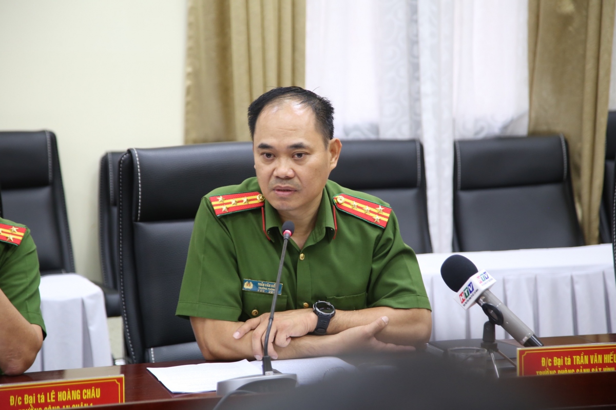Đại tá Trần Văn Hiếu, Trưởng Phòng cảnh sát Hình sự Công an TP HCM, thông tin về vụ án. (Ảnh: A.T)