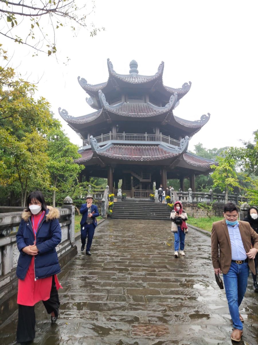 Quần thể di tích lịch sử quốc gia Cố đô Hoa Lư hằng năm thu hút rất nhiều lượt khách du lịch, đặc biệt là dịp đầu xuân