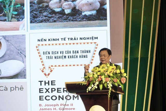 Bộ trưởng Bộ NN&PTNT Lê Minh Hoan cho rằng cần xây dựng văn hóa cà phê Việt Nam để dẫn dắt ngành hàng cà phê trở thành một hướng đi tích hợp đa giá trị, mang tính nhân văn - Ảnh: VGP/Nhật Anh