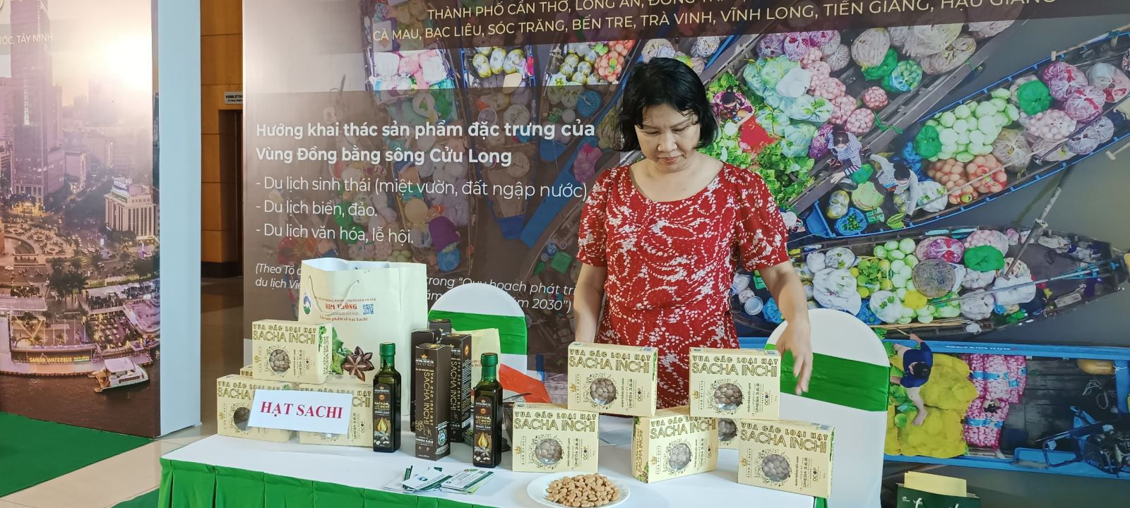 Hợp tác xã thương mại dịch vụ du lịch và xuất nhập khẩu Kim Thông (Phú Xuyên, Hà Nội) tham gia giới thiệu sản phẩm bên lề Hội nghị