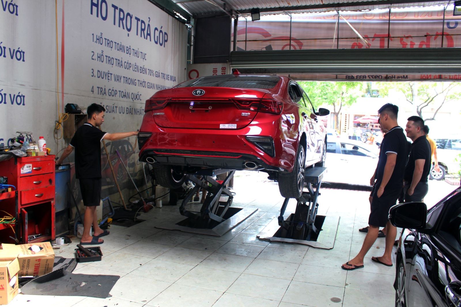 ảnh 3: Điều đặc biệt ở Auto Chữ Tín là người tiêu dùng mua xe ô tô của Công ty sẽ được bảo dưỡng tổng thể xe và hoàn toàn miễn phí trước khi nhận.