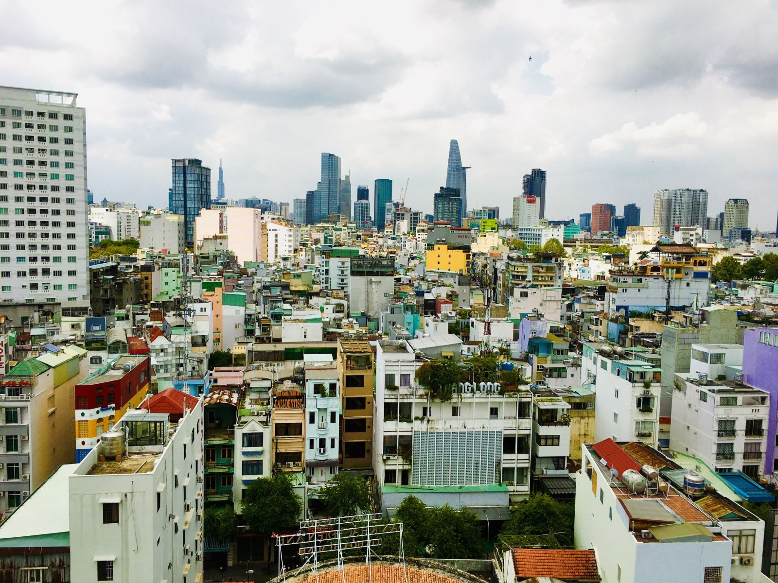 báo cáo thị trường BĐS của CBRE cho thấy thị trường BĐS văn phòng, bán lẻ, công nghiệp và nhà ở đều đã có sự chuyển biến tích cực