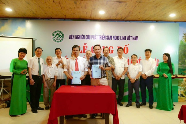 Công ty Viko Hùng Nguyên ký hợp tác với Viện Nghiên cứu phát triển sâm Ngọc Linh Việt Nam. Ảnh: Anh Thư