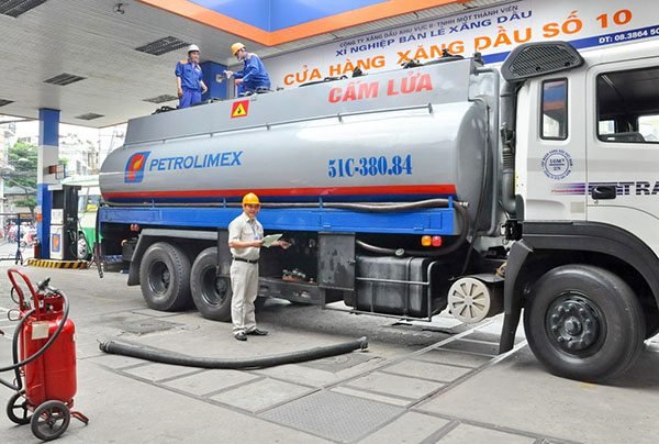 Bộ Công thương yêu cầu các đầu mối kinh doanh xăng dầu phải đảm bảo đầy đủ nguồn cung ứng xăng dầu cho sản xuất, tiêu dùng dịp Tết Giáp Thìn 2024