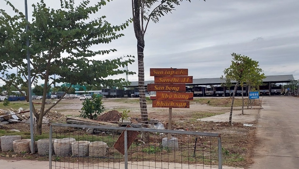 Đất quy hoạch Cụm công nghiệp biến thành sân tập ô tô, sân bóng, nhà hàng...