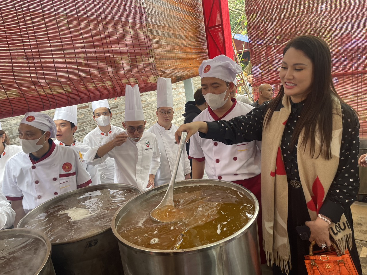 Phờ Nam Định nổi tiếng với nước dùng trong, hương vị ngọt thanh lôi cuốn thực khách