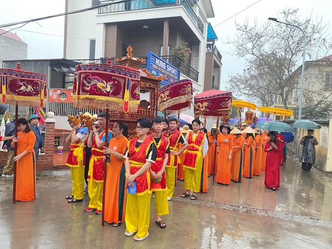 Lễ hội tại khu phố Lê Độ phường Quế Tân thị xã Quế Võ thu hút đông đảo người dân và du khách tham gia. Ảnh PV