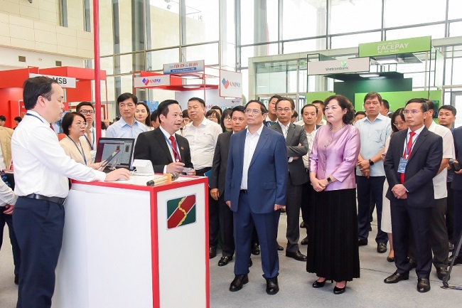 Thủ tướng Chính phủ, Lãnh đạo NHNN và lãnh đạo một số bộ, ngành trong chương trình VIP tour tham quan gian hàng Agribank