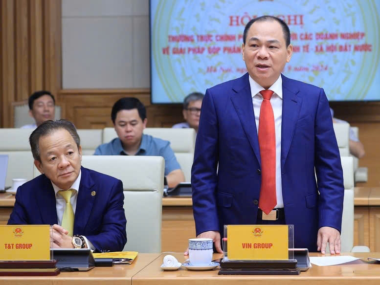  Tỷ phú Phạm Nhật Vượng, Chủ tịch VinGroup phát biểu tại cuộc gặp với Thủ tướng Chính phủ. Ảnh: VGP