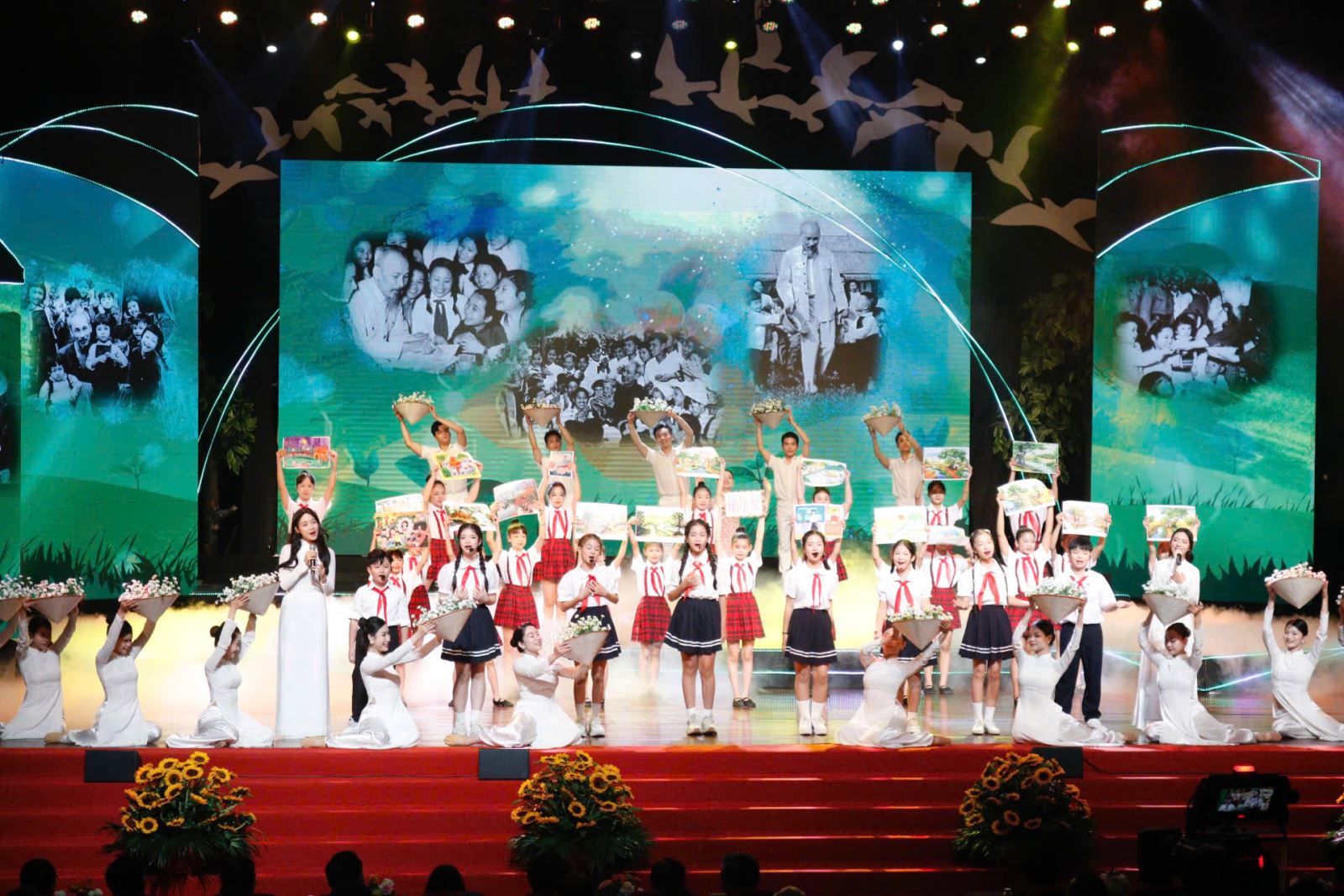 Tiết mục nghệ thuật biểu diễn trong chương trình.