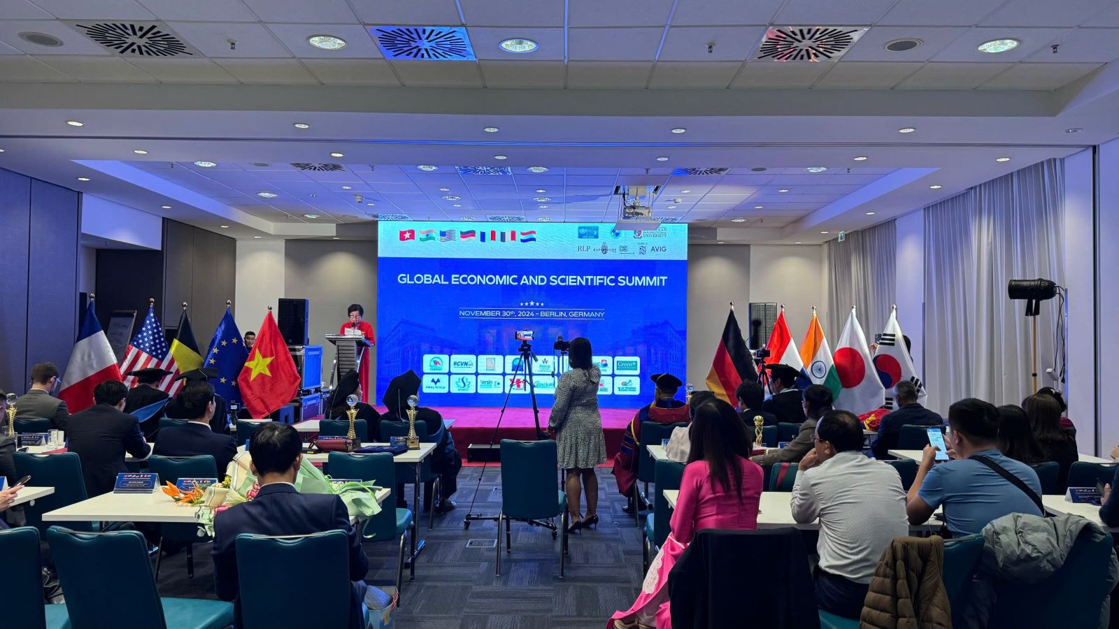 Toàn cảnh hội nghị Thượng đỉnh Khoa học và Kinh tế toàn cầu