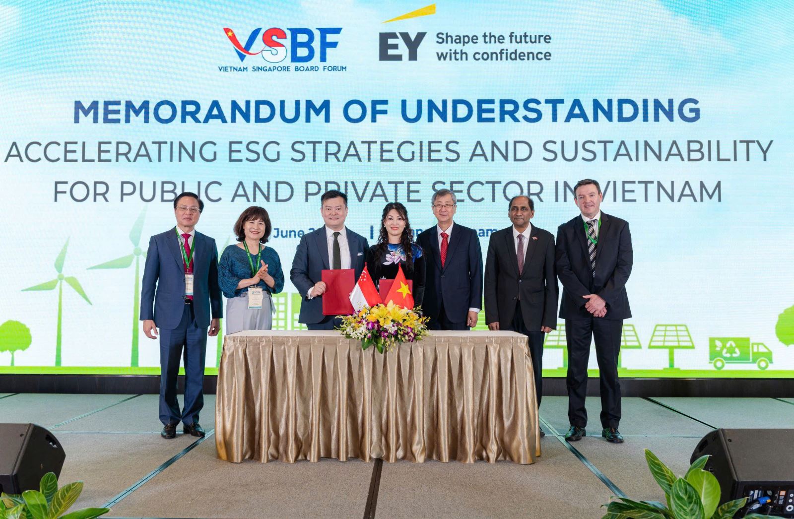 Lễ ký kết Biên bản Ghi nhớ (MoU) giữa VSBF và Công ty Ernst & Young LLP (EY)