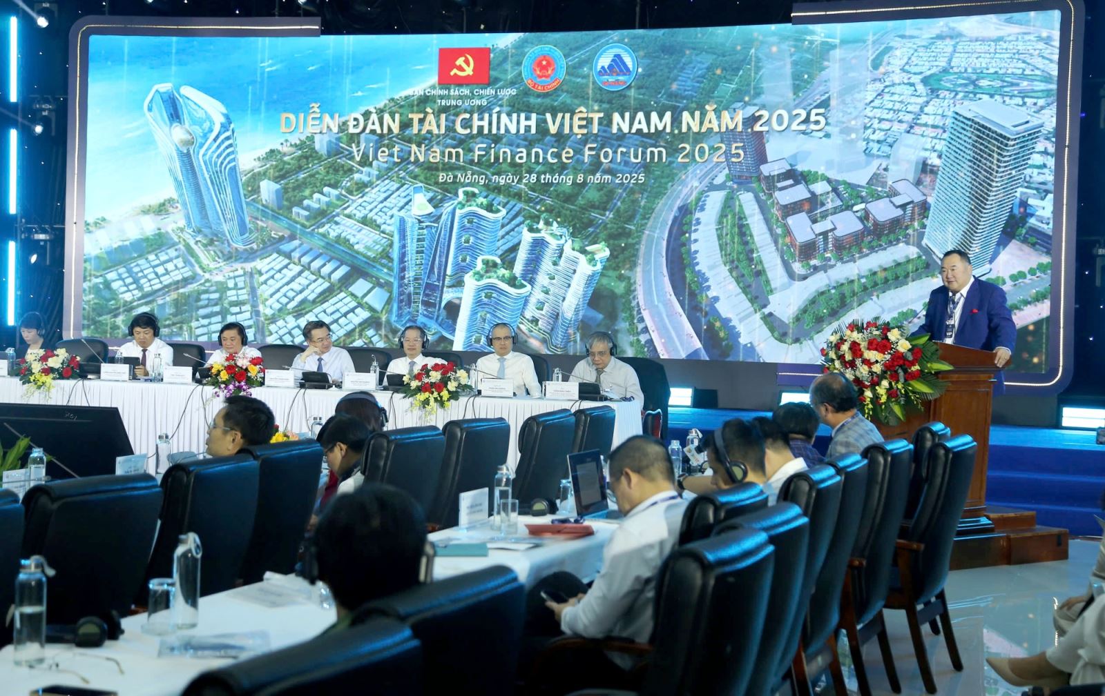 Các chuyên gia trao đổi tại diễn đàn - Ảnh: VGP/Minh Trang