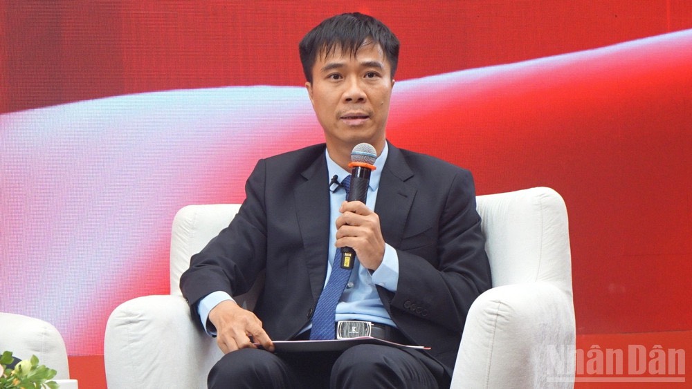 ông Nguyễn Đạt – Phó Tổng Giám đốc Tập đoàn Viettel – cho rằng chuyển đổi số là một cuộc cách mạng mới, nối tiếp truyền thống của các cuộc cách mạng khoa học – công nghệ 