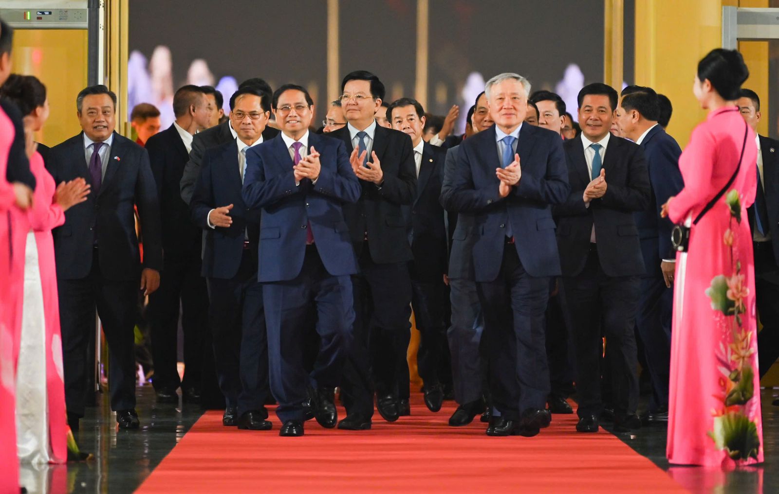 Thủ tướng Chính phủ Phạm Minh Chính nhấn mạnh rằng hội chợ là dịp để nhìn lại và khẳng định những bước tiến mạnh mẽ của đất nước dưới sự lãnh đạo của Đảng, Nhà nước và vai trò tiên phong của cộng đồng doanh nghiệp Việt Nam.