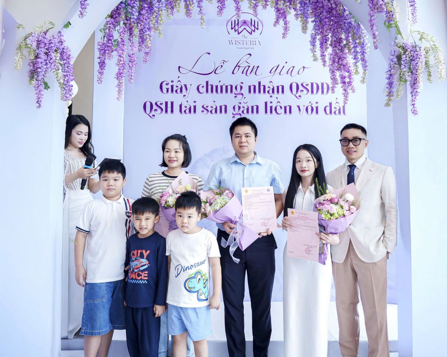 Niềm vui của cư dân The Wisteria khi được nhận sổ hồng