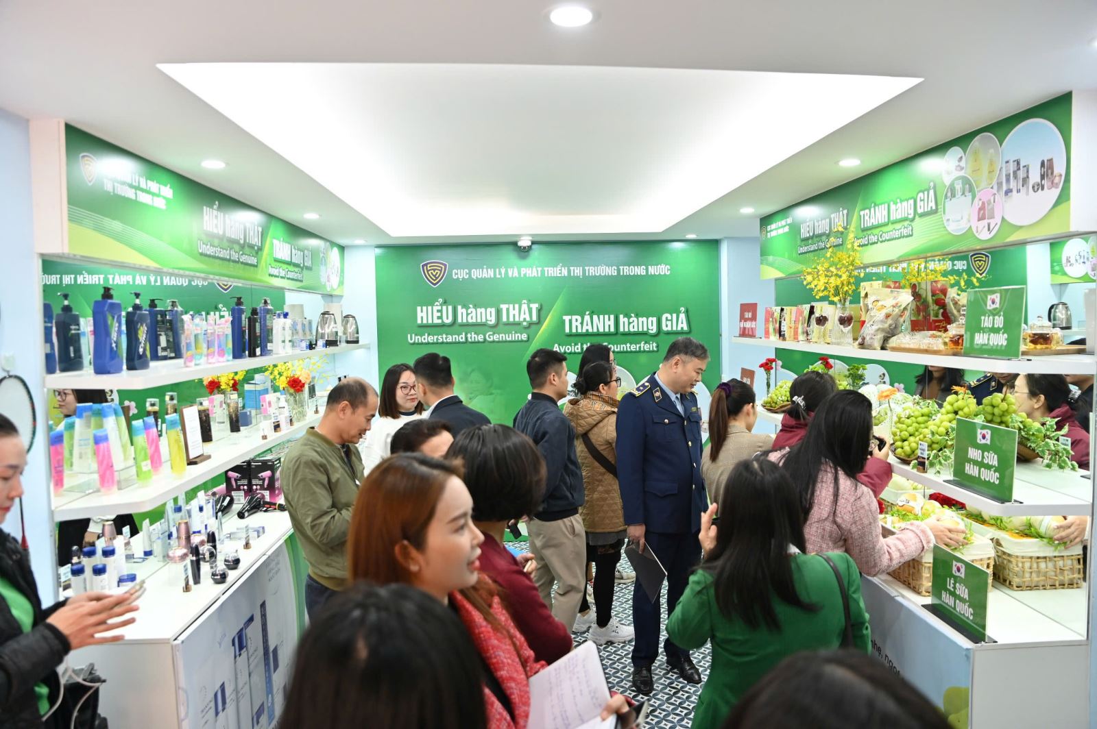 Phòng trưng bày Hàng thật - Hàng giả với chủ đề xuyên suốt “Hiểu hàng thật - Tránh hàng giả”