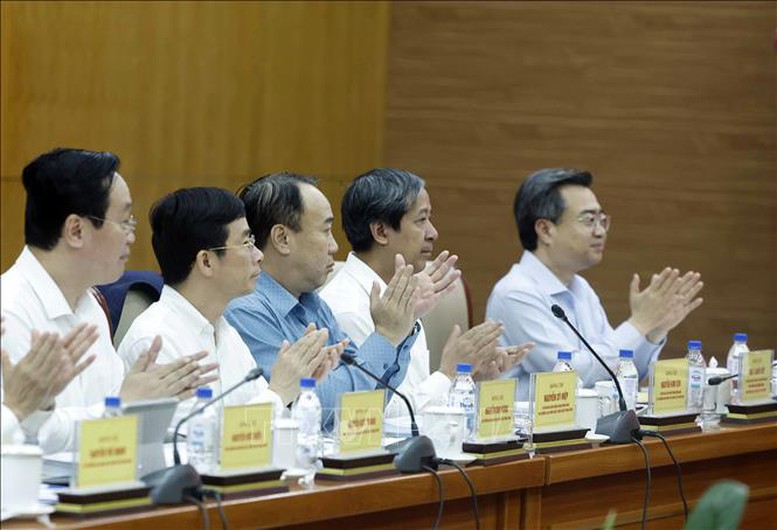 Tổng Bí thư Tô Lâm: Hoàn thiện 'bản thiết kế tổng thể' cho mô hình tăng trưởng kinh tế của Việt Nam đến năm 2045- Ảnh 3.