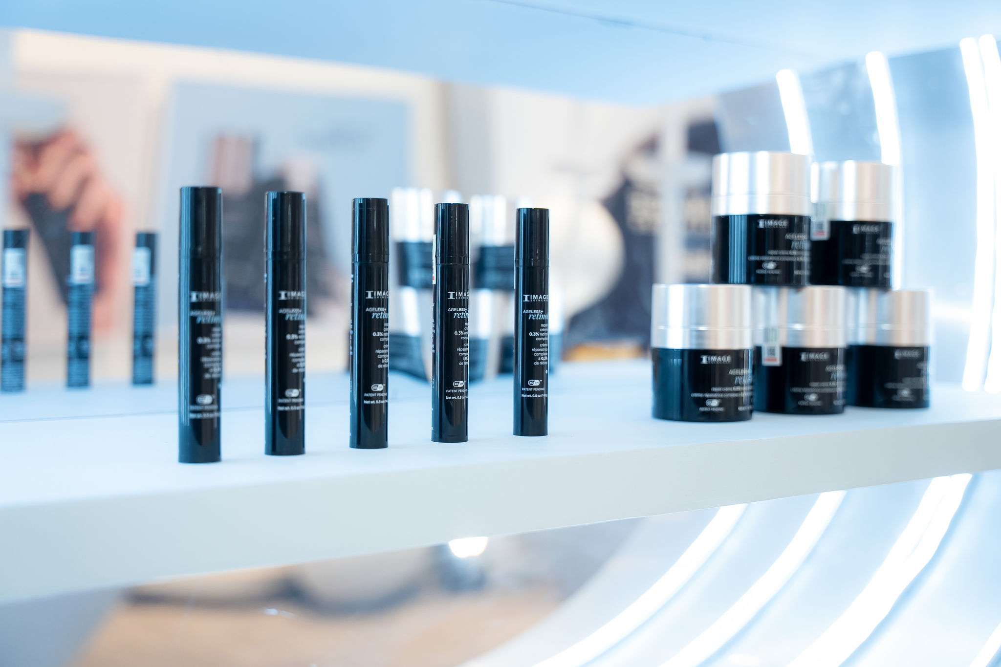 Ageless+ Retinol - hệ thống retinol thế hệ mới được IMAGE Skincare giới thiệu với mục tiêu cải thiện đồng thời 5 dấu hiệu lão hóa gồm nếp nhăn, lỗ chân lông, da xỉn màu, sắc tố và độ săn chắc.